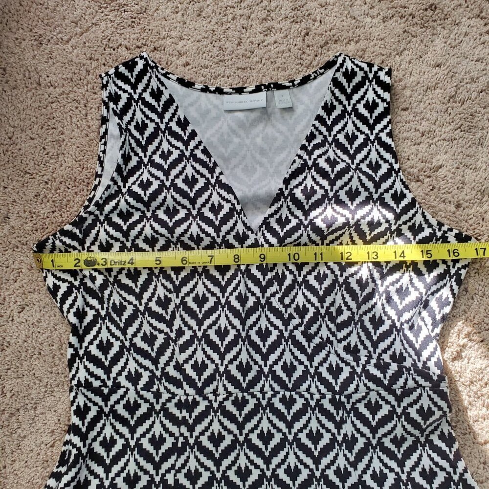 New York & Company Sleeveless Black White Geometic V-Neck Fit Flare Small Dress - Picture 8 of 12